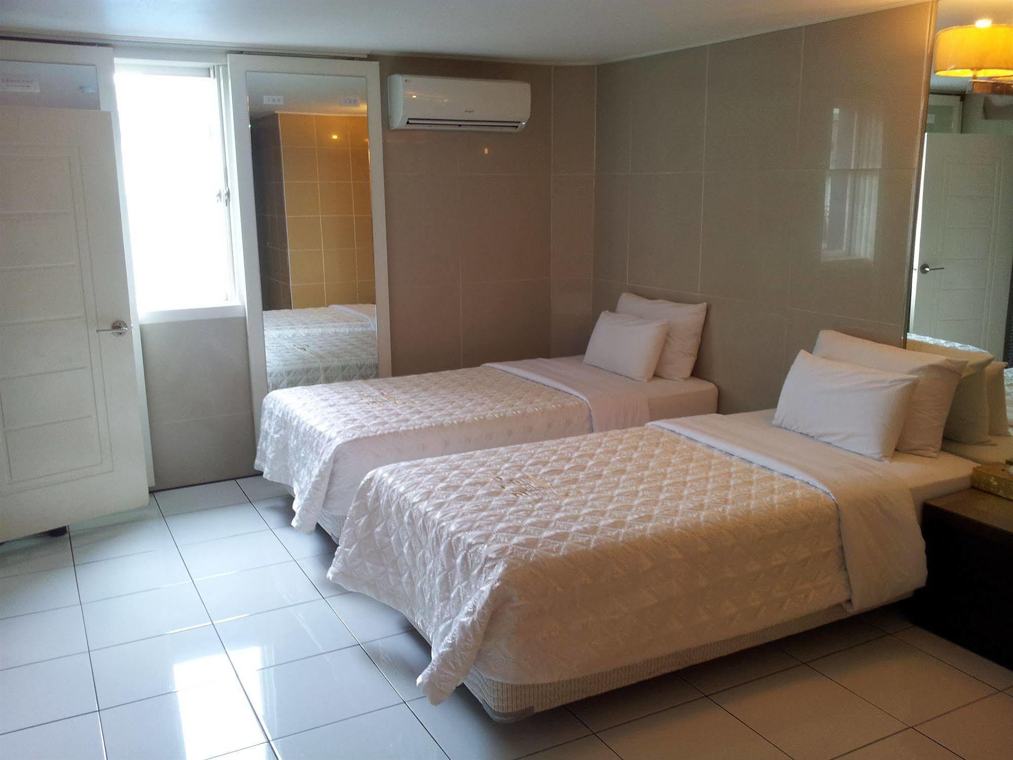 Hotel Plex 2*